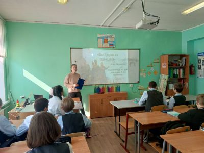 Шел Кутузов на французов