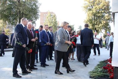 Торжественное открытие стелы «Город трудовой доблести»